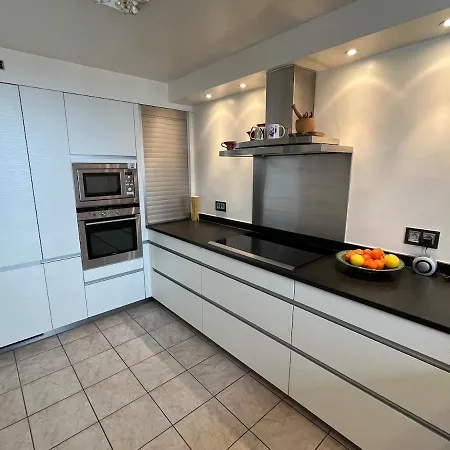 Spacious In Διαμέρισμα *