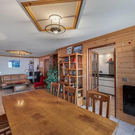 Spacious In Διαμέρισμα